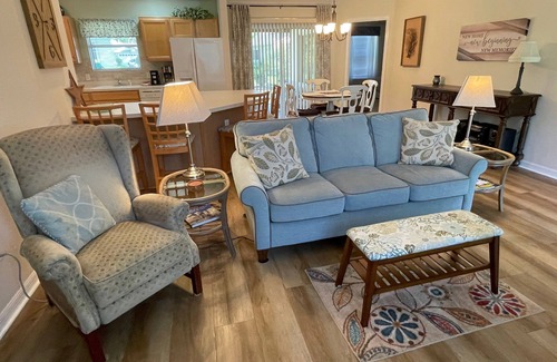 Woodbury House | CALL TODAY FOR SUMMER DISCOUNT in Cozy Retreat w/Large Lanai, Golf Cart.