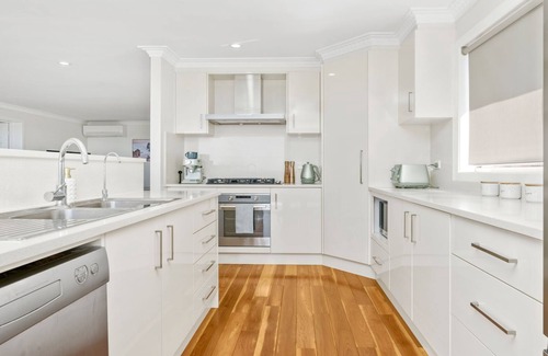 Callala Beach House | Callala Beach Walk - Beachfront with Fireplace