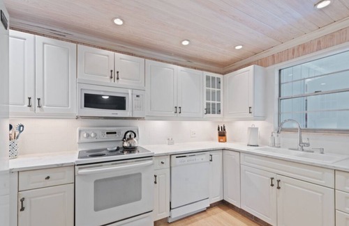 East Naples Cottage | Calling All BOATERS