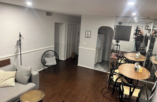 Imperial Point Apartment | Calling all snowbirds! One bedroom with pool and close to the beach.