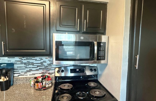 Bedford Apartment | Calm 2 bedroom getaway w serene balcony