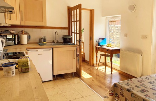 Bridport Apartment | Calm and Spacious Garden Retreat - Pet Friendly