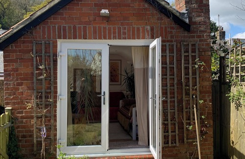 Bridport Apartment | Calm and Spacious Garden Retreat - Pet Friendly