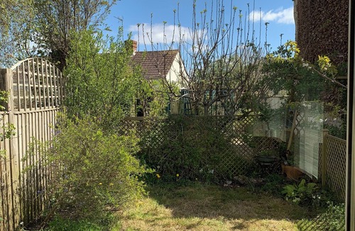 Bridport Apartment | Calm and Spacious Garden Retreat - Pet Friendly