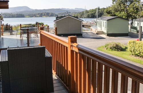 Troutbeck Bridge Cabin | CALM BAY VIEW, family friendly, with a garden in Windermere