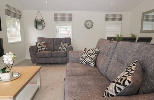 Troutbeck Bridge Cabin | CALM BAY VIEW, family friendly, with a garden in Windermere