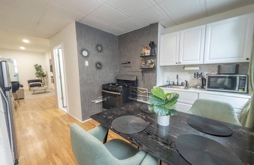The Heights Apartment | Calm Cocoon by the Train+We Pay Half Your Parking, Sleeps 6! ✨20% OFF 7 days✨