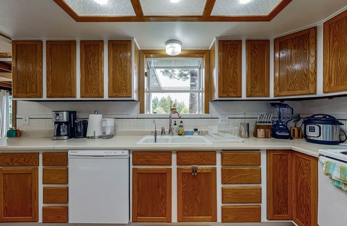 Arcata House | Calm Home next to Trailhead and Cal Poly