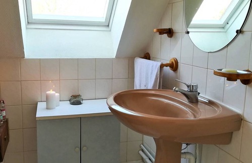 Guerande House | Calm Retreat Near Guérande: 4BR House with Garden, Veranda & Wi-Fi