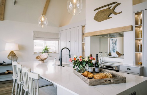 Bridlington Cottage | CALM WATERS LUXURY BEACH HOUSE, family friendly in Bridlington