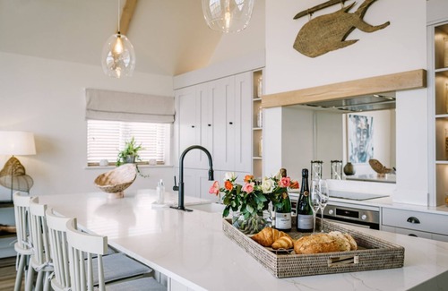 Bridlington Cottage | CALM WATERS LUXURY BEACH HOUSE, family friendly in Bridlington