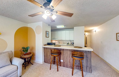 Historic Kailua Village Condo | Calming condo with balcony, patio, kitchen, gas grill & pool - snowbird-friendly
