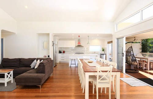 Callala Beach House | Calming Waters - Pet Friendly - Community Pool