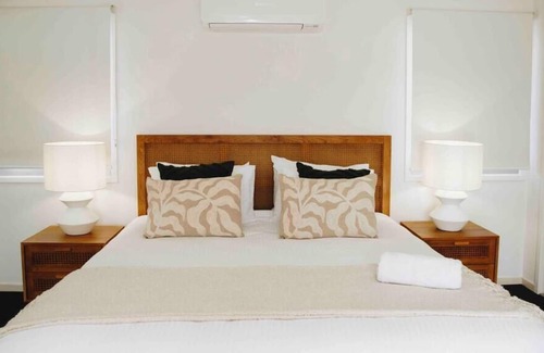 Dicky Beach House | Caloundra getaway, a stone's throw from the beach!