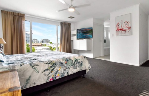 Caloundra House | Caloundra Holiday Home, Pet friendly + Pool