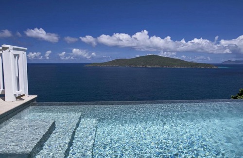Peterborg Apartment | Calypso Delight - 5BR villa with stunning views, just minutes from Magen`s Bay!