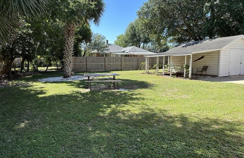 Southeast Pensacola House | Calypso House -East Hill- Fantastic Location! 9 Miles to Beach! Dogs Welcome!