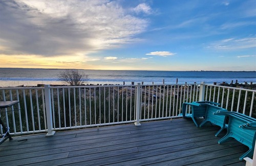 Ocean Shores House | Calypso`s View - Private beach and hot tub