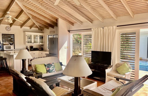 Freemans Bay Villa | Calypso Villa Galleon Beach 2mins walk