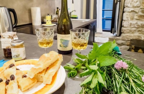 Vernazza Apartment | Camaella Luxury Studio