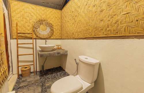Tumbu Village Bed & Breakfast | Camani Glamping
