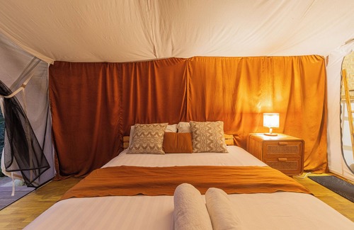 Tumbu Village Bed & Breakfast | Camani Glamping