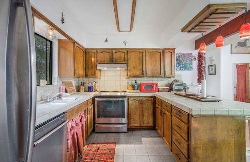 Happy Hill House | Cambria Gem, Walk to Moonstone Beach (30+ days)