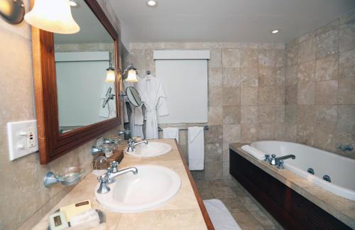 Somerset Village Resort | Cambridge Beaches Resort and Spa