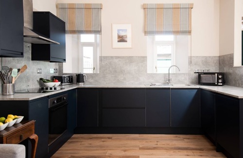 Berwick-upon-Tweed Apartment | Cambridge Cottage Number One - Sleeping 2 Guests in 1 Bedroom