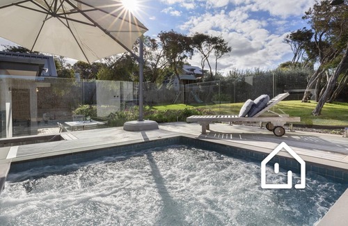 Sorrento House | Cambridge Gardens *1 NIGHT FREE* Luxury in Sorrento with Gas Heated Pool & Spa