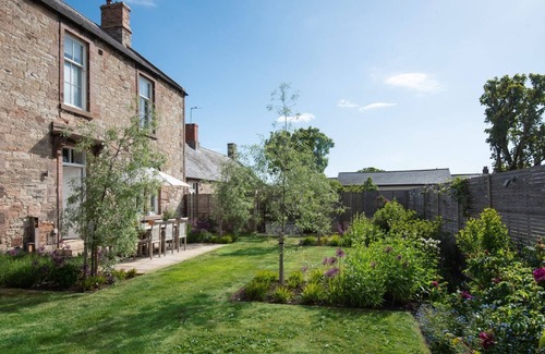 Berwick-upon-Tweed House | Cambridge House - Sleeping 8 Guests in 4 Bedrooms