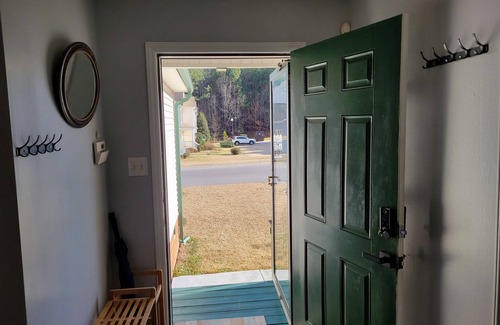 Garner House | Cambridge of Corolina in Clayton/Garner/40/42 Raleigh Area with WiFi & King Beds
