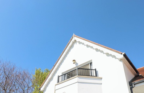 Tenby Apartment | CAMBRIE, luxury holiday cottage, with pool in Tenby