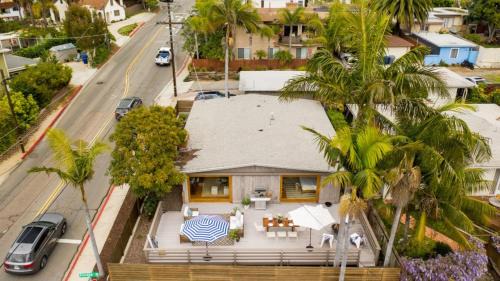 Cardiff-by-the-Sea House | Camden by AvantStay 5mins to the Beach Elevated Home w Pacific Ocean Views