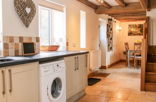 Billingsley Cottage | CAMDEN COTTAGE, family friendly, with open fire in Cleobury Mortimer