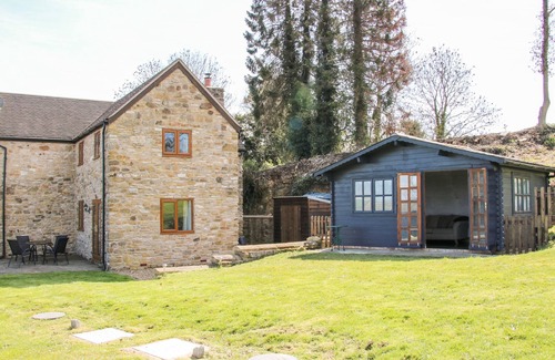 Billingsley Cottage | CAMDEN COTTAGE, family friendly, with open fire in Cleobury Mortimer