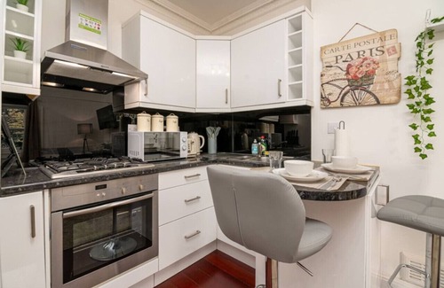 Camden Town with Primrose Hill Apartment | Camden Hub in Central London