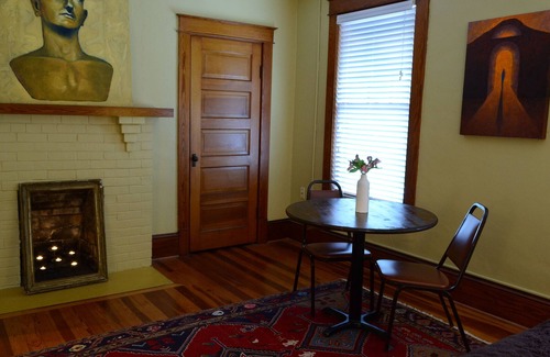 Mount Dora Bed & Breakfast | Camel Suite At Adora Inn - Sleeps 4