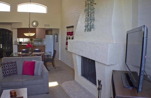 Arcadia Condo | Camelback Peaceful 2BR Condo with Outdoor Fireplace