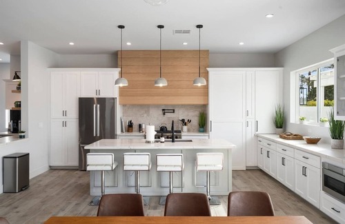 Arcadia Lite Villa | Camelback Views! Pool, Bikes & More, Sleeps 18