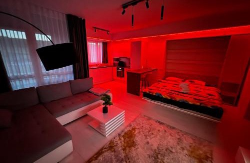 Tirgu Mures Apartment | Cameleon Lemon Yellow