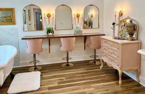Kiln Cottage | Camellia Cottage @ChandelierOaks a quintessential bridal or honeymoon suite!