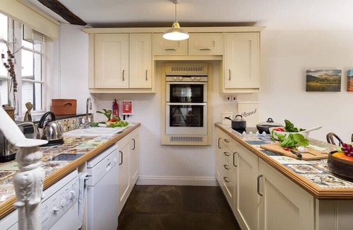 Crook Cottage | Camellia Cottage