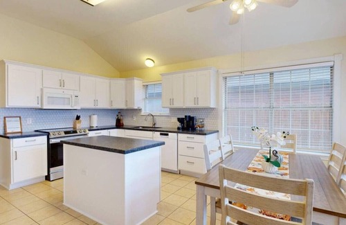 Eastmark Apartment | Camellia House 3BR by Wolf Pen & A&M