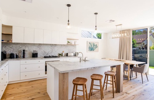 Berry House | Camellia - Pet Friendly - 3 Min Walk to Centre of Berry