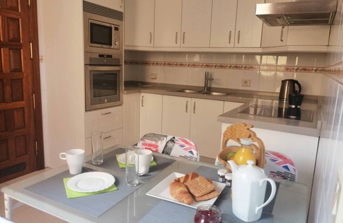 Las Galletas House | Camelot is a comfortable and quiet modern townhouse in Canaria traditional style