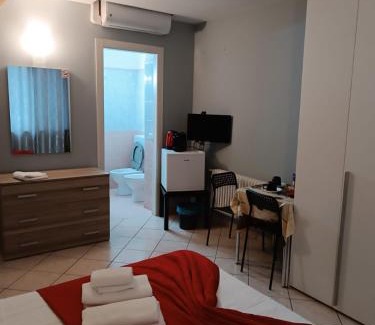 Parma Apartment | CAMERA EMILIA via emilia ovest 224