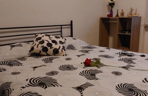 Pistoia House | Camera "Il Giarasole"