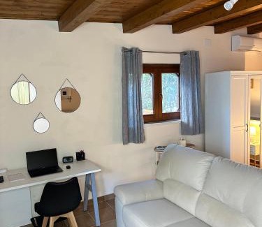 Cavalletto Apartment | Camera Office della Castellina