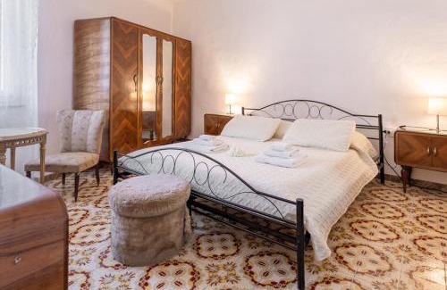 Castiglione Chiavarese Bed & Breakfast | Camera tra le Cinque Terre, Camogli e Portofino. Vista valle e scorcio mare all'orizzonte